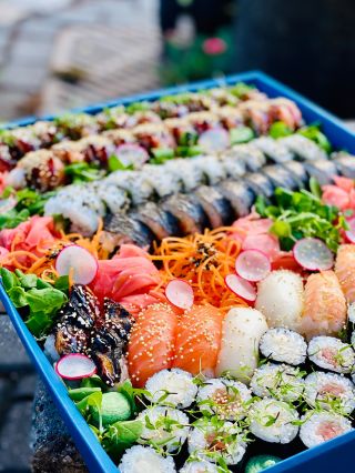 Ahoj Kamoši, máme tu sobotu a to je idealny čas na relax a dobré jedlo ❤️ #sushi #citysushitrnava #trnava #food #foodlover...